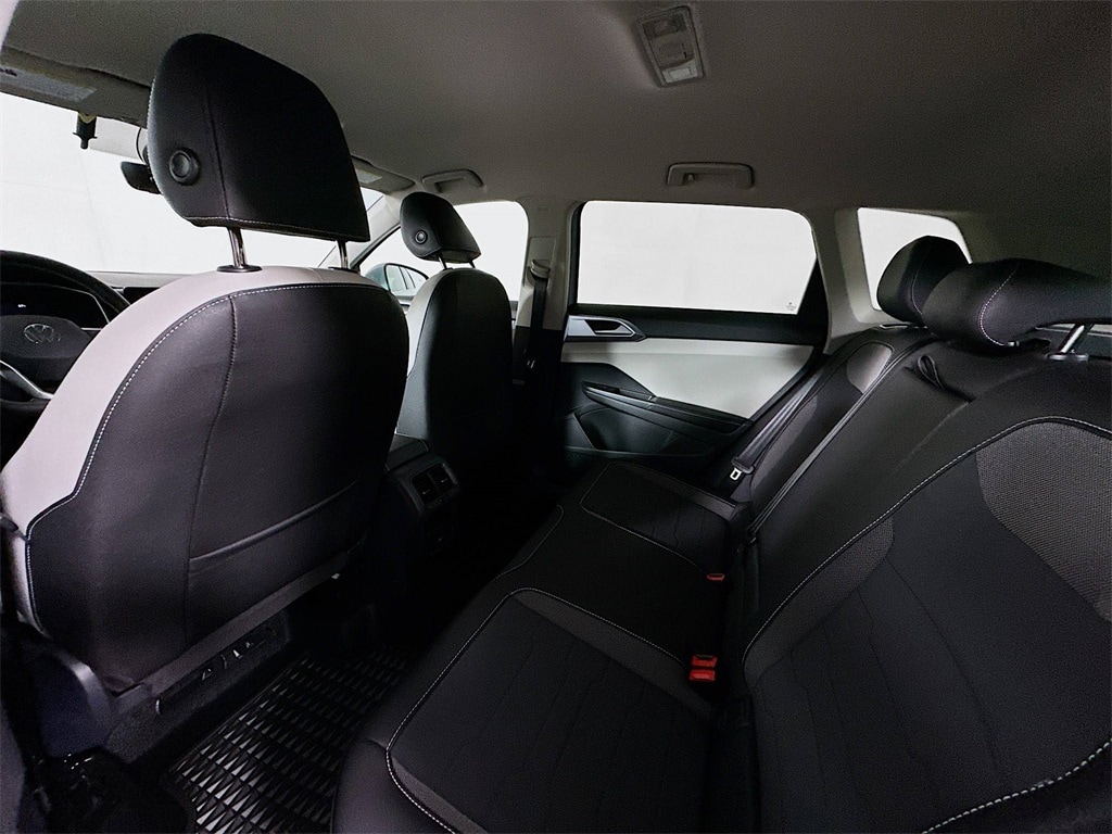 New 2025 Volkswagen Taos 1.5T SE SUV