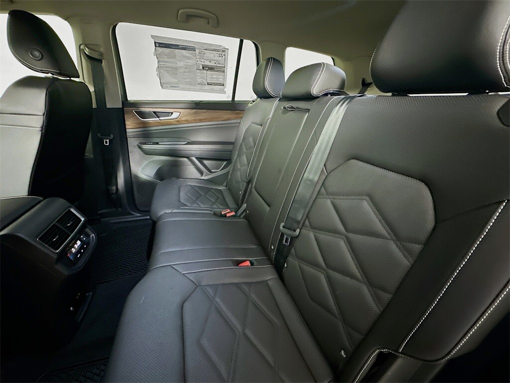 2025 Volkswagen Atlas SE Technology photo 3