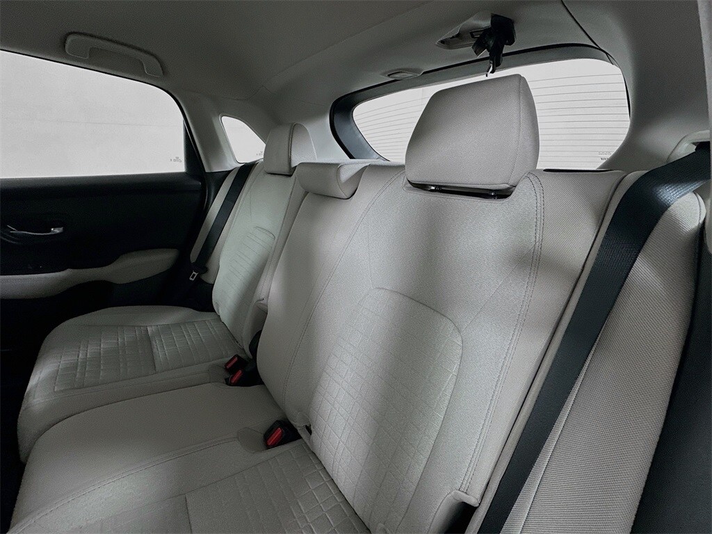 2025 Honda HR-V LX photo 4