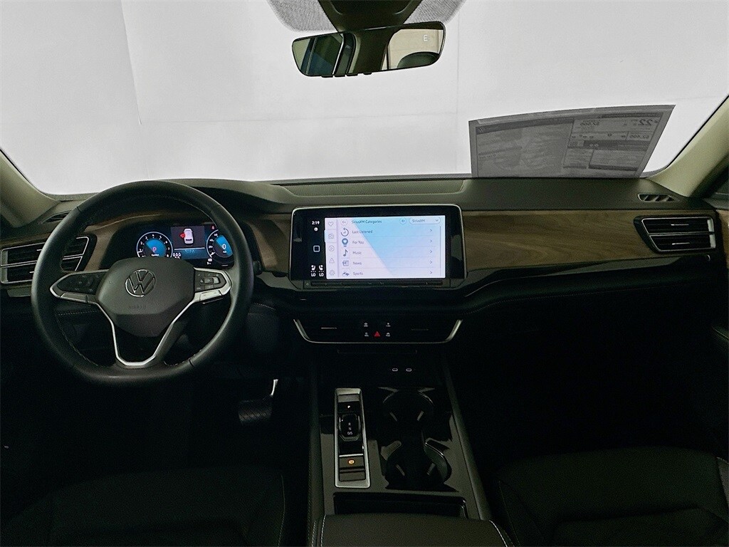 Used 2025 Volkswagen Atlas 2.0T SE w/Technology SUV