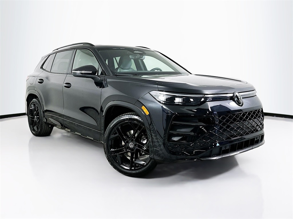 2026 Volkswagen Tiguan SE R-LINE BLACK's photo