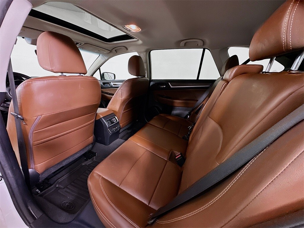 2019 Subaru Outback 3.6R Touring photo 4