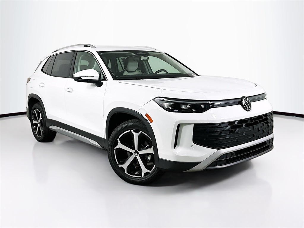 2025 Volkswagen Tiguan SE's photo