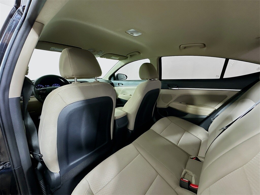 2020 Hyundai Elantra SEL photo 4