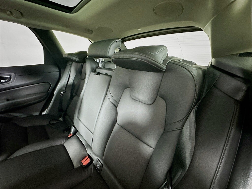 2025 Volvo XC60 Hybrid T8 Plus photo 4