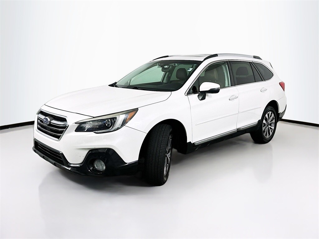 2019 Subaru Outback 3.6R Touring photo 2