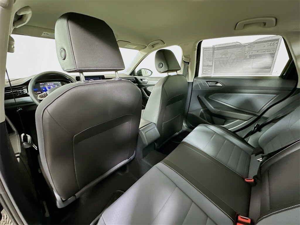2025 Volkswagen Jetta SE photo 4