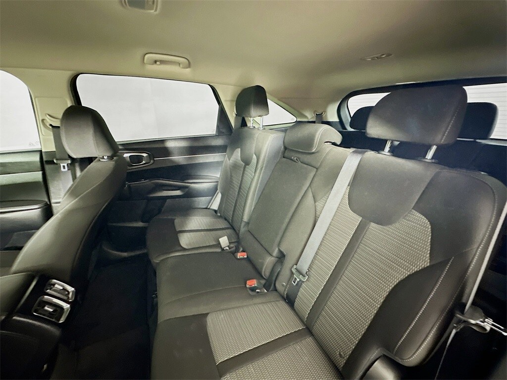 2023 Kia Sorento LX photo 4