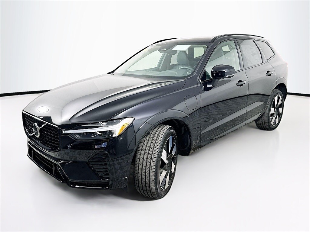 2025 Volvo XC60 Hybrid T8 Plus photo 2
