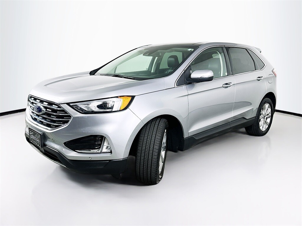 2020 Ford Edge Titanium photo 2