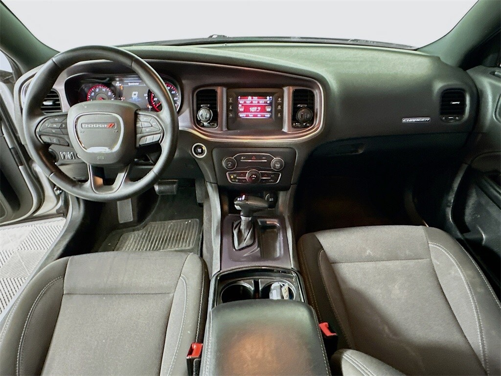 2016 Dodge Charger SE photo 3