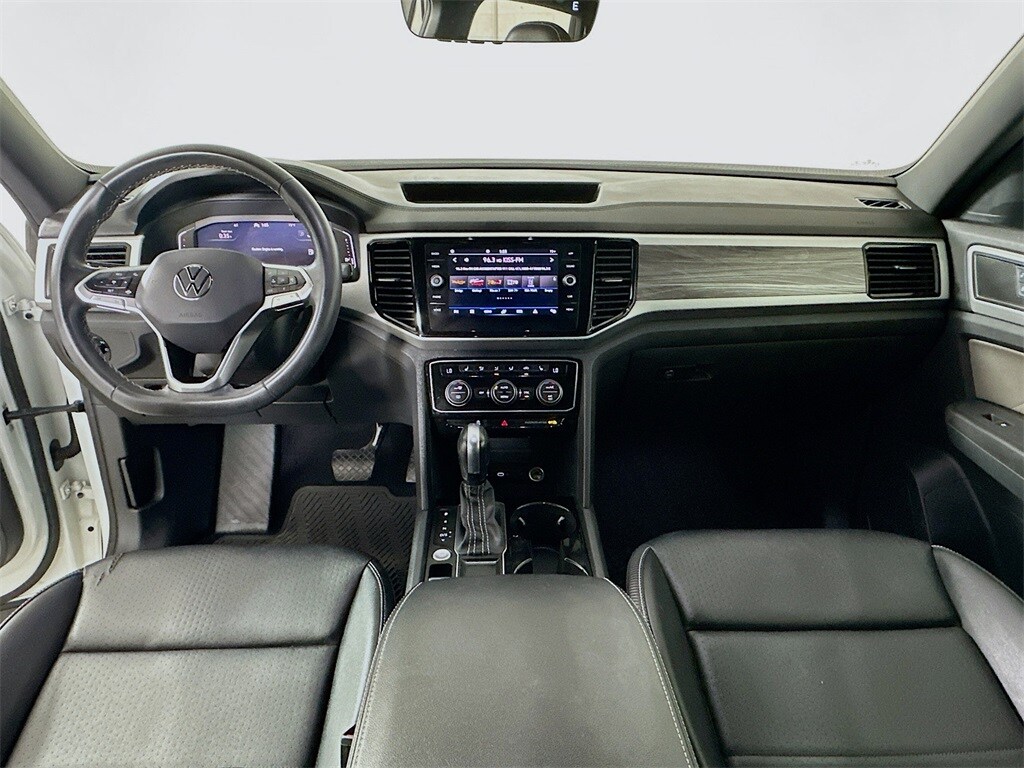 2022 Volkswagen Atlas Cross Sport V6 SE Technology photo 3
