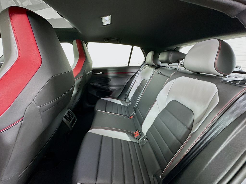 2025 Volkswagen Golf GTI SE - Photo 17