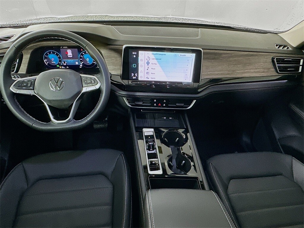 2025 Volkswagen Atlas SEL photo 3
