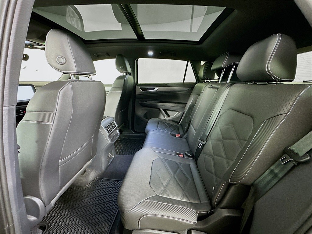 New 2026 Volkswagen Atlas Cross Sport 2.0T SE w/Technology SUV