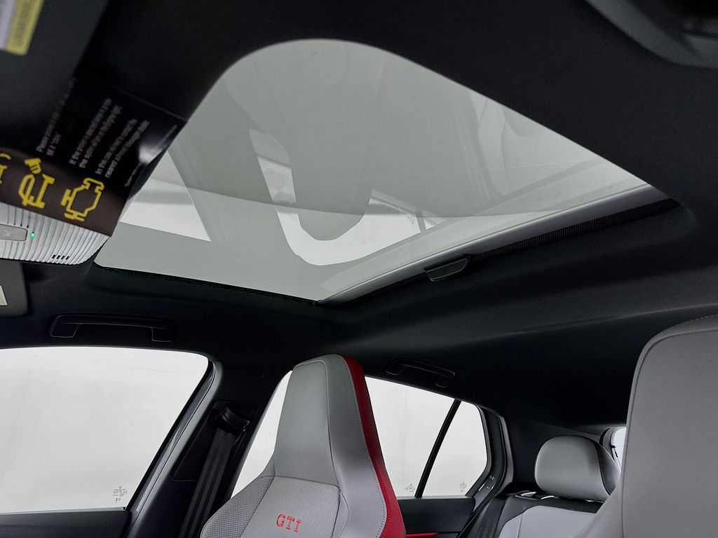 2025 Volkswagen Golf GTI SE - Photo 11