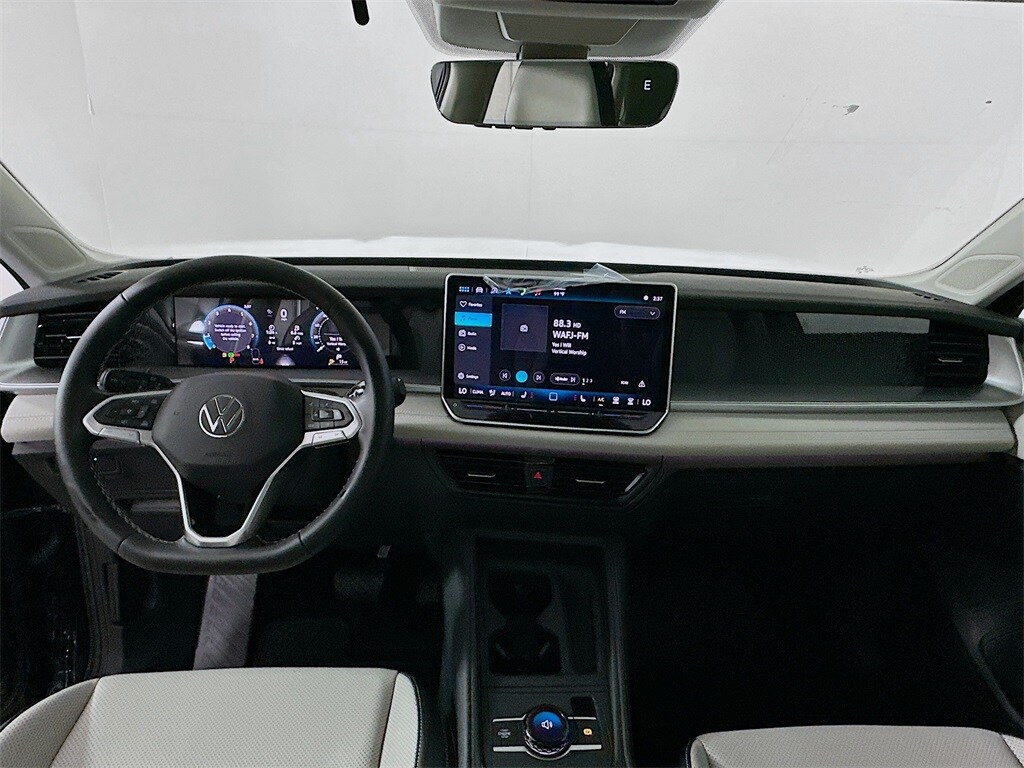 2025 Volkswagen Tiguan SE photo 3