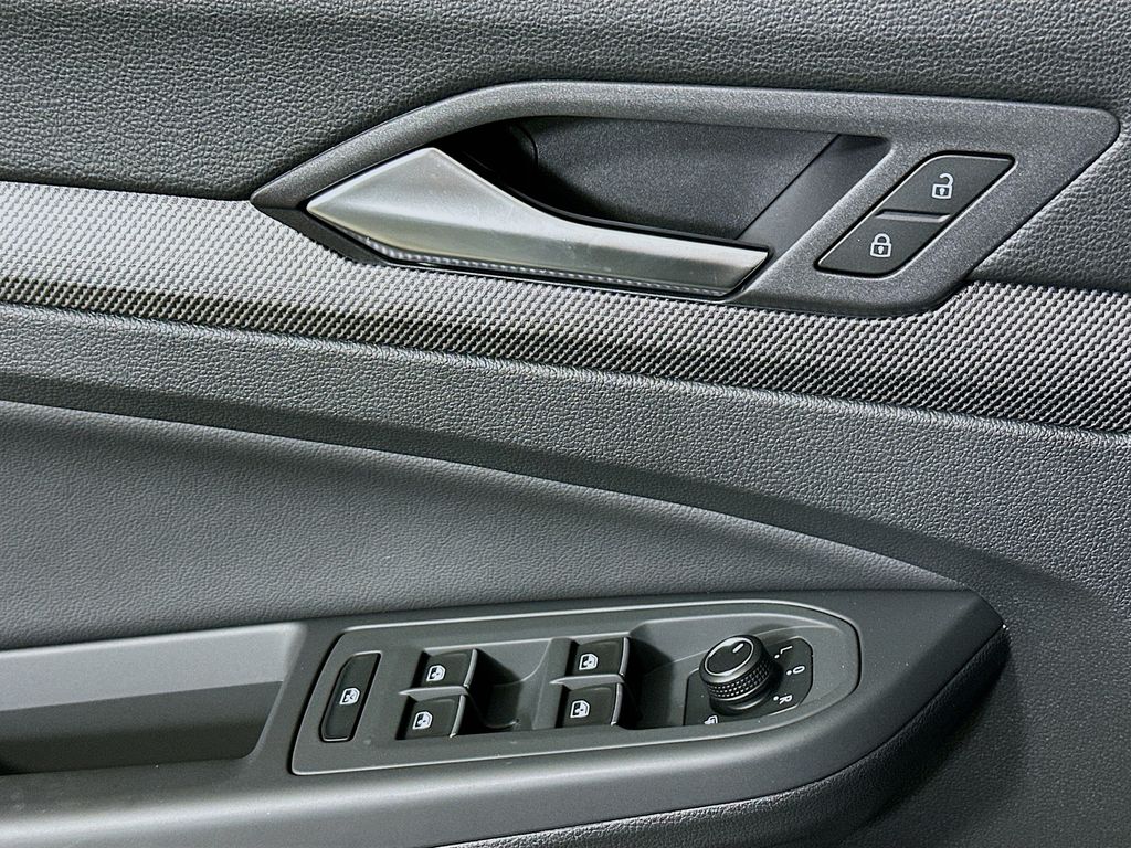 2025 Volkswagen Golf GTI SE - Photo 21