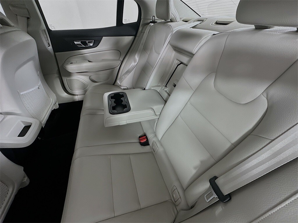 2020 Volvo S60 T5 Momentum photo 4