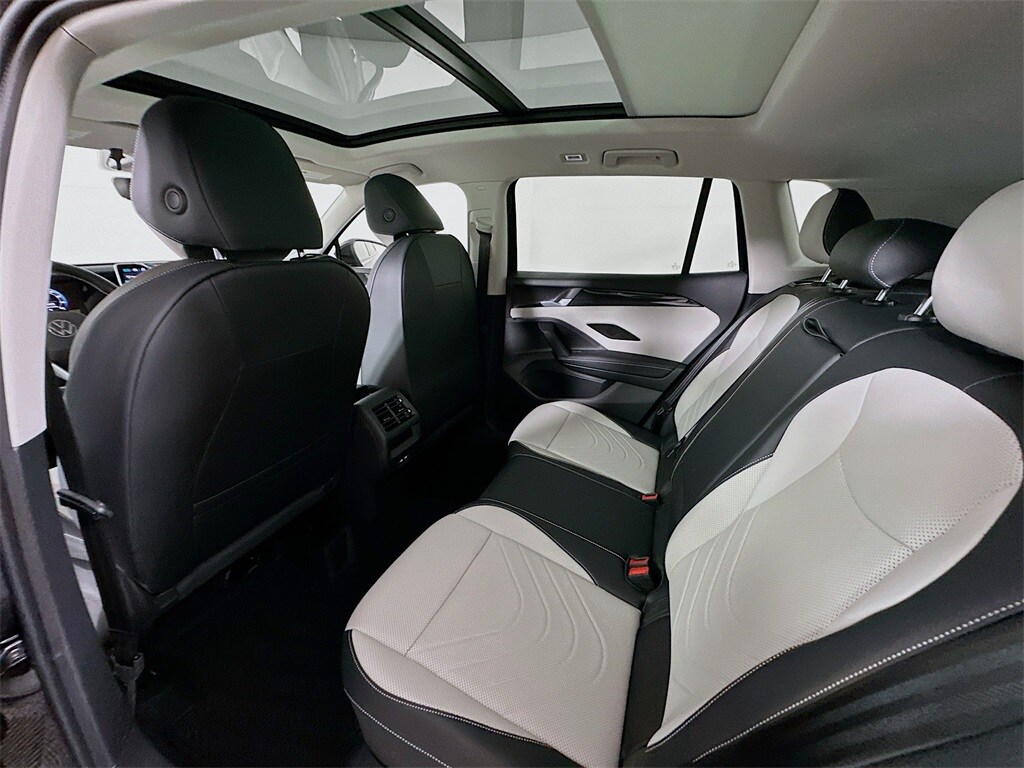 2025 Volkswagen Tiguan SE photo 4