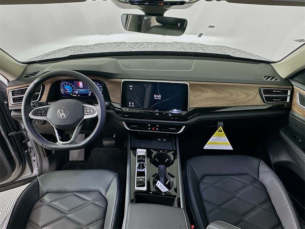 2025 Volkswagen Atlas SE Technology photo 2