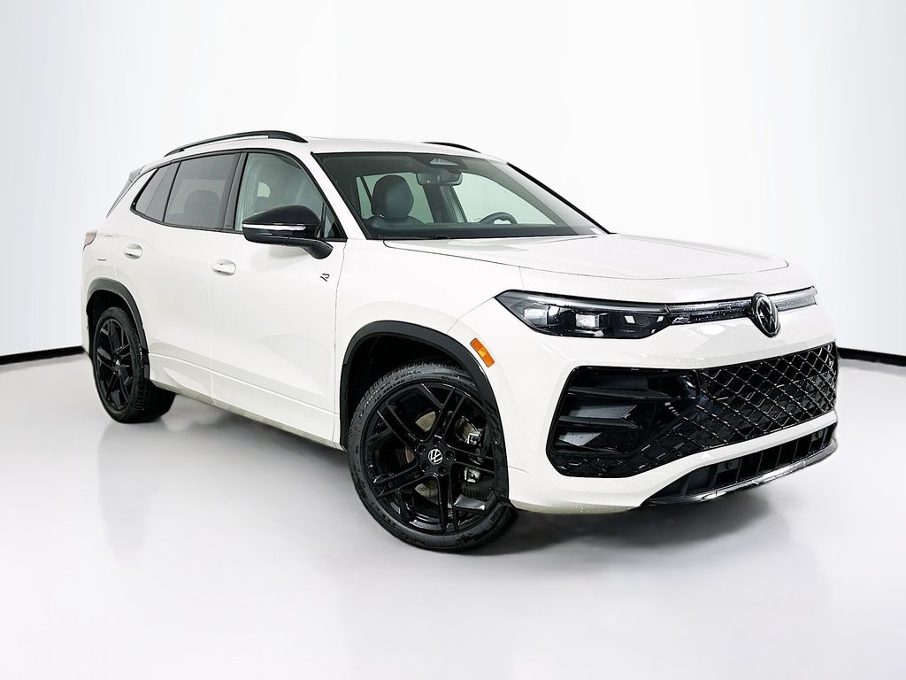 2026 Volkswagen Tiguan 2.0T SE R-Line Black's photo