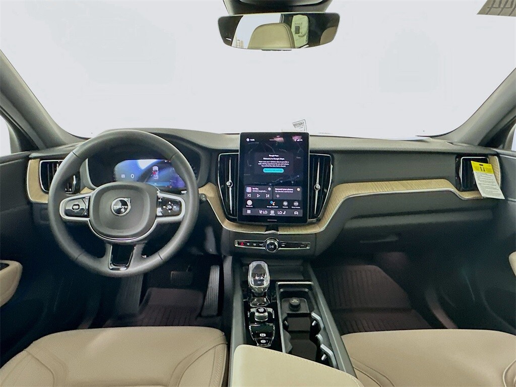 2026 Volvo XC60 B5 Plus photo 3
