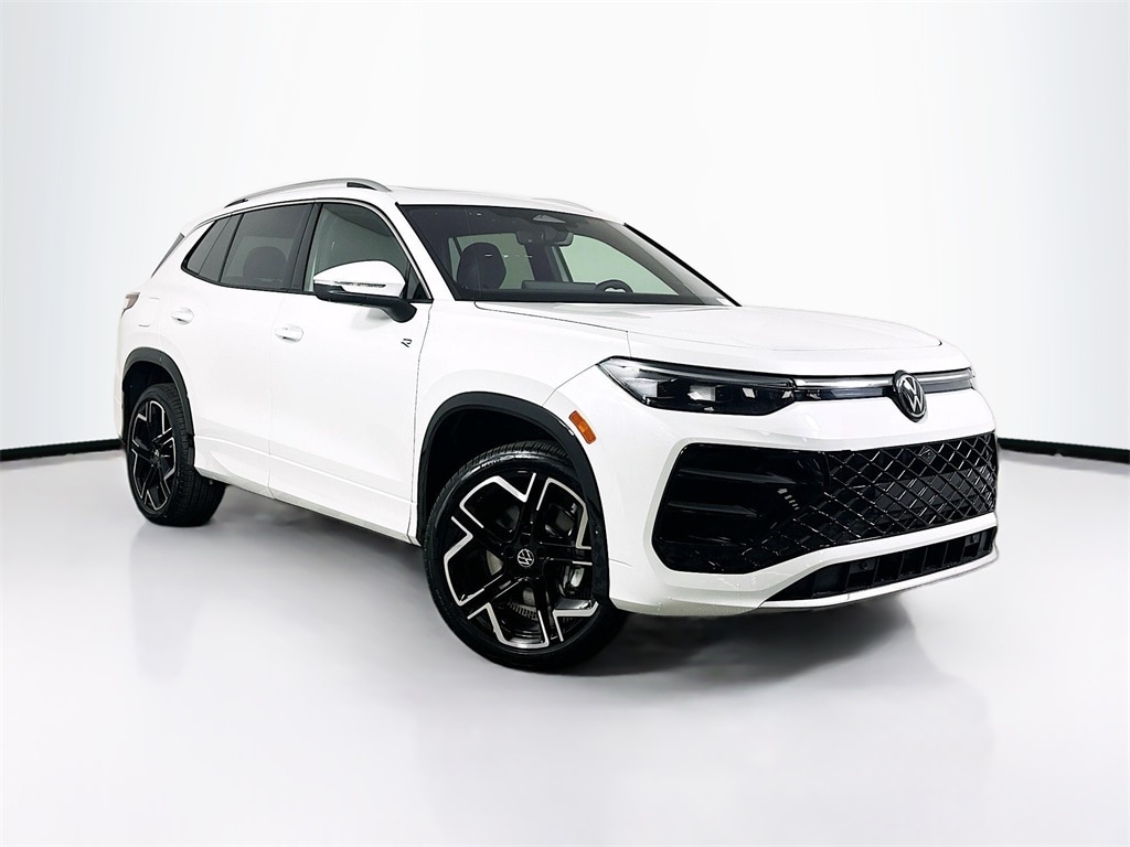 2026 Volkswagen Tiguan SEL R-LINE TURBO's photo