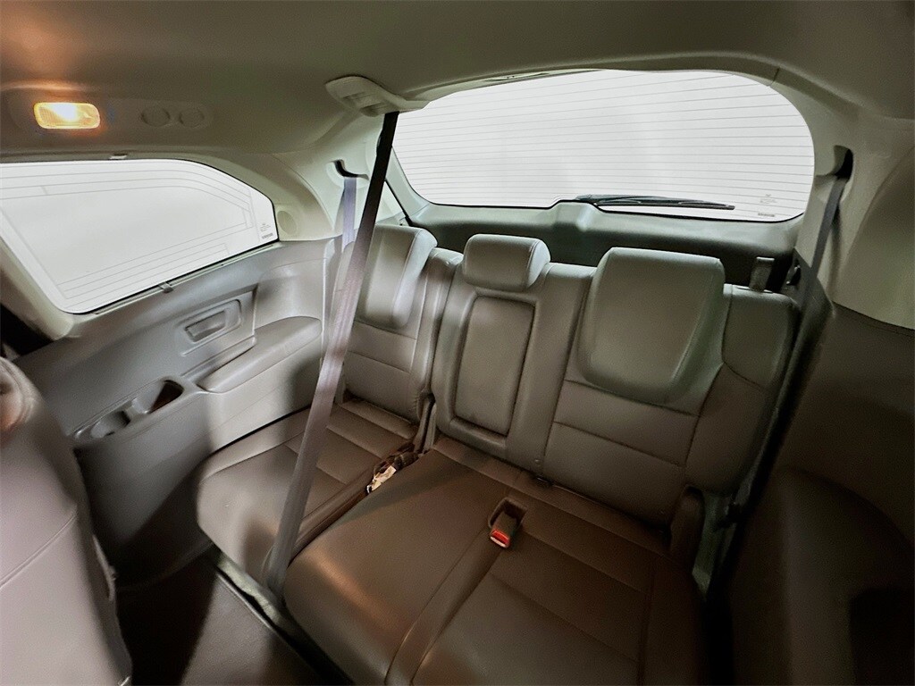 2015 Honda Odyssey Touring Elite photo 4