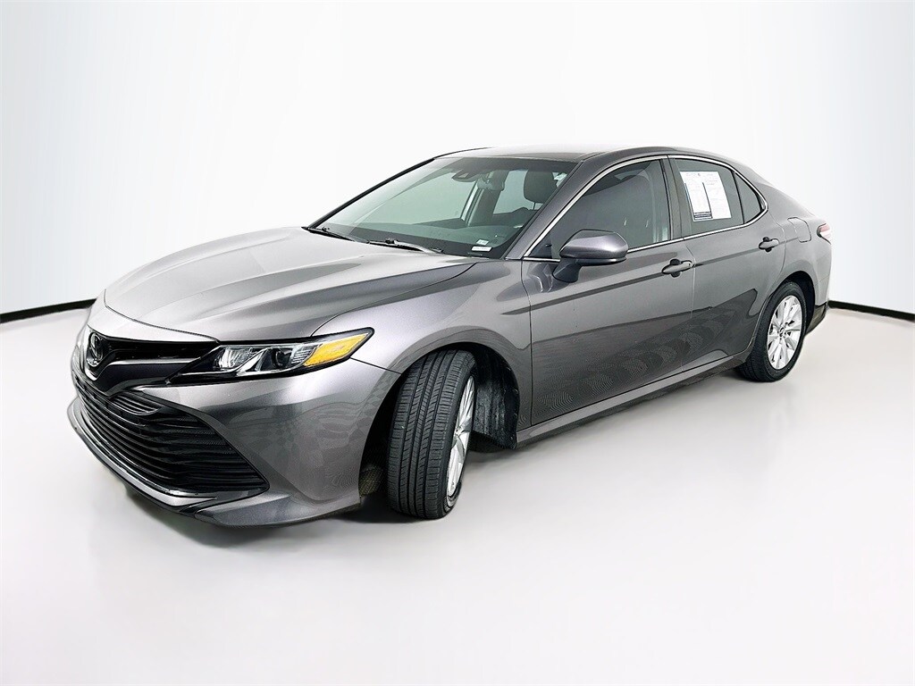 2018 Toyota Camry LE photo 2