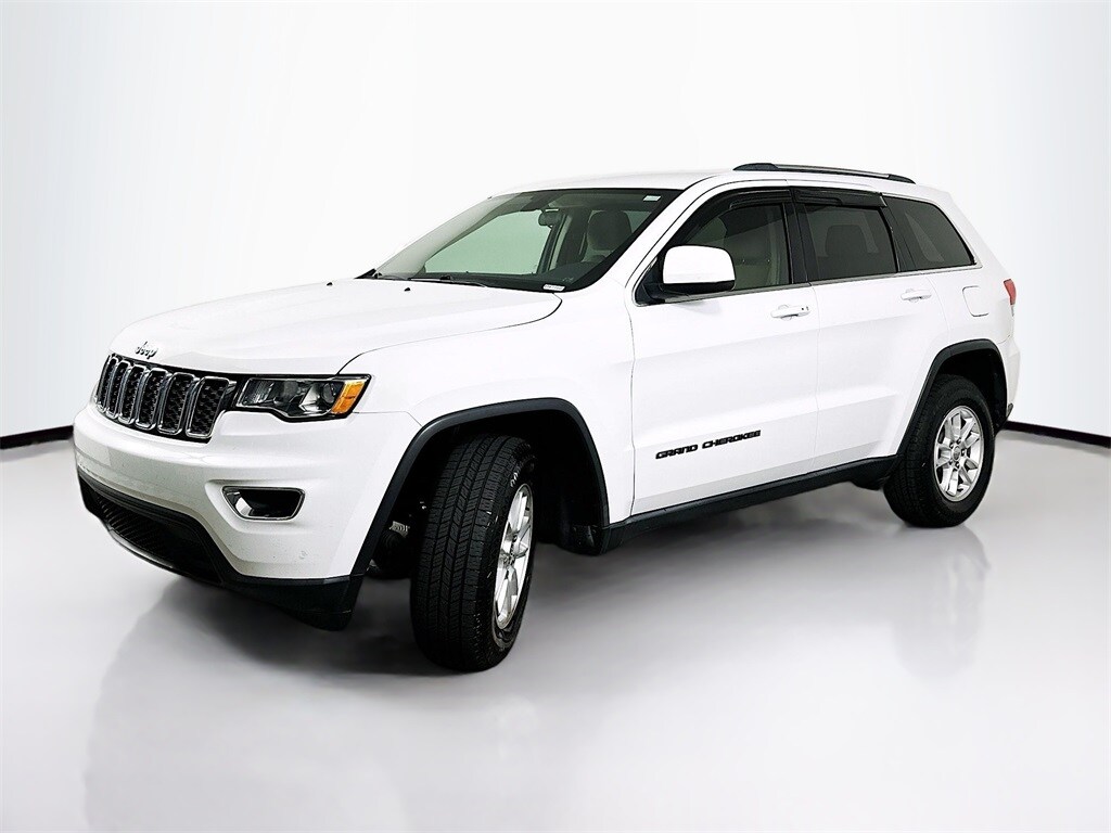 2019 Jeep Grand Cherokee Laredo E photo 2