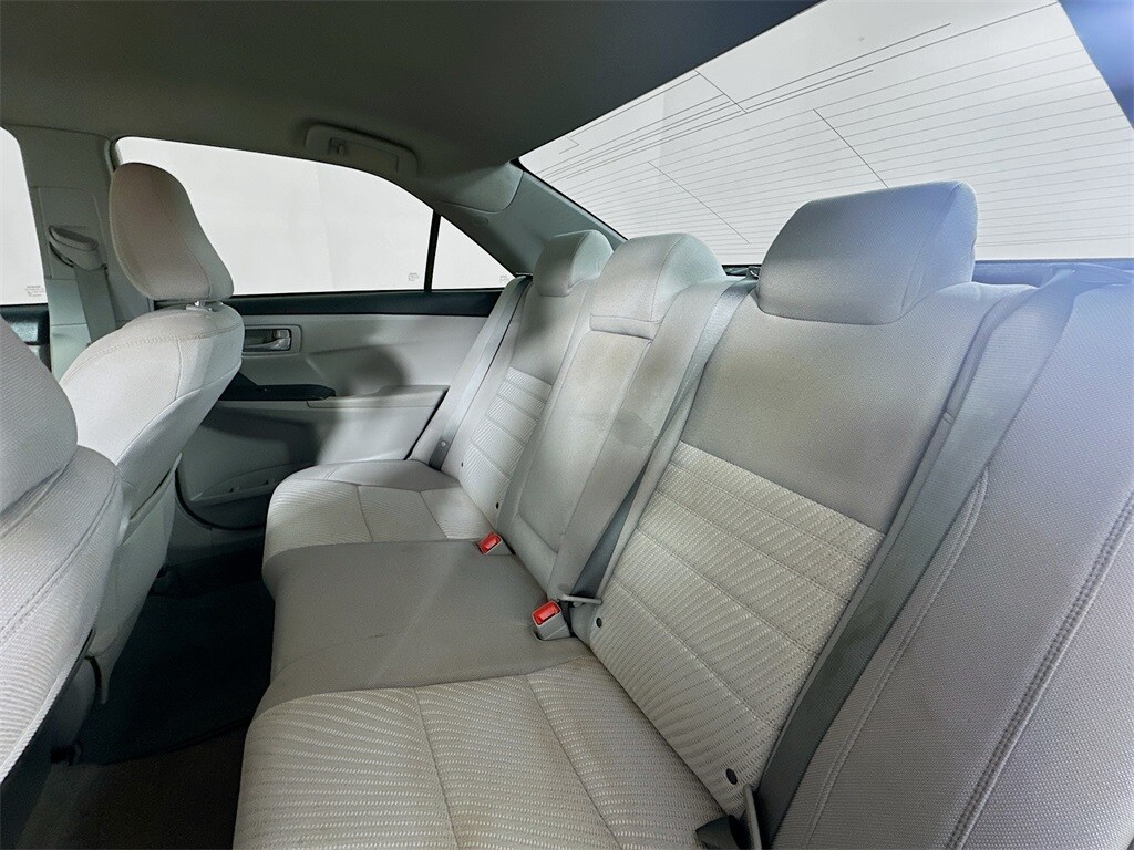 2016 Toyota Camry LE photo 4