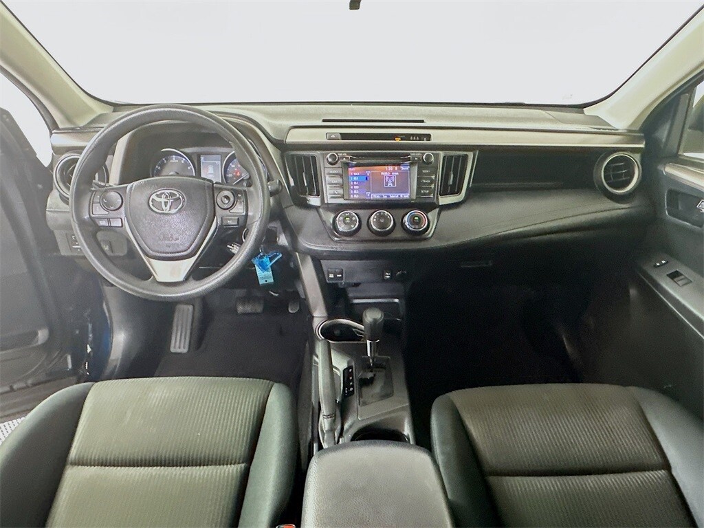 2018 Toyota RAV4 LE photo 3