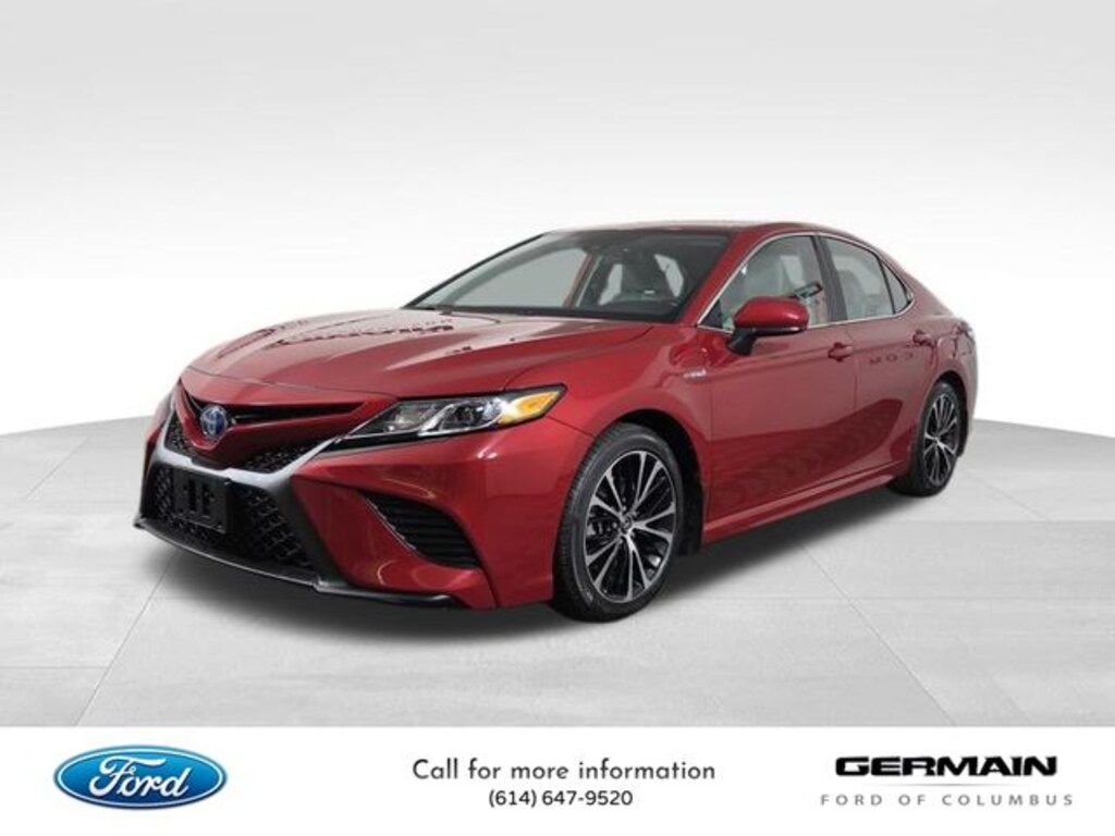 Used 2020 Toyota Camry Hybrid SE Sedan