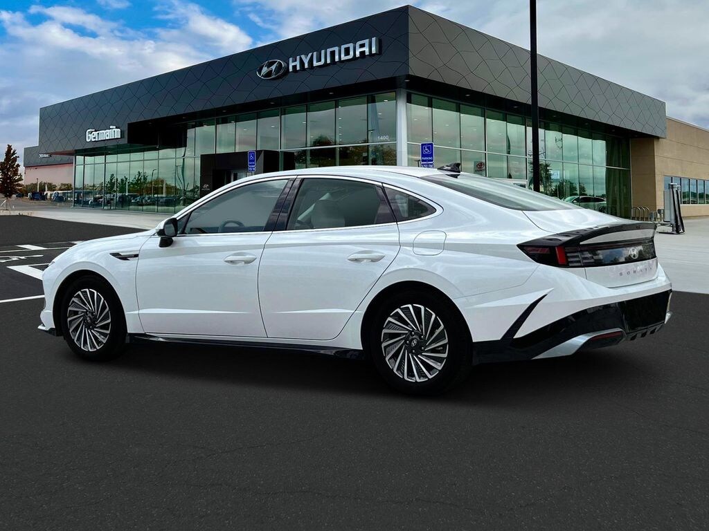 New 2025 Hyundai Sonata Hybrid SEL Sedan