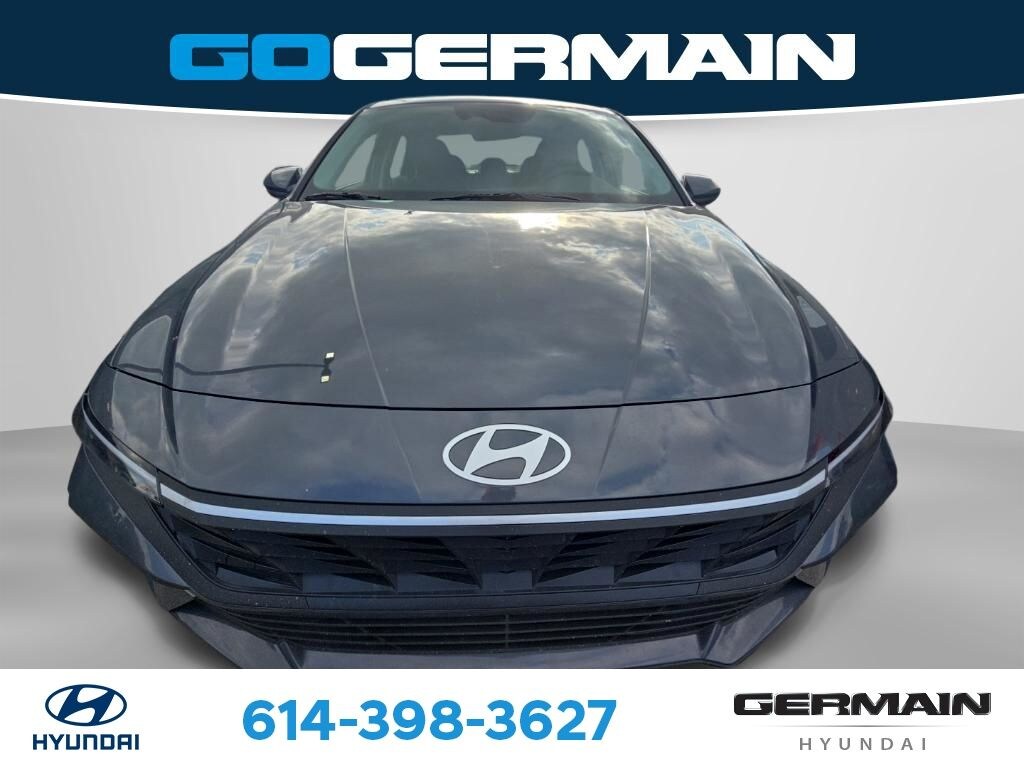 Used 2025 Hyundai Elantra SE Sedan