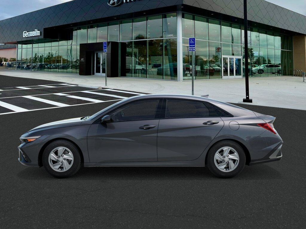 New 2026 Hyundai Elantra SE Sedan