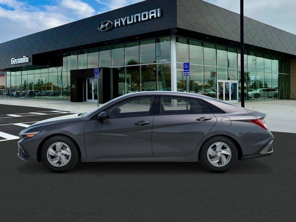 New 2026 Hyundai Elantra SE Sedan
