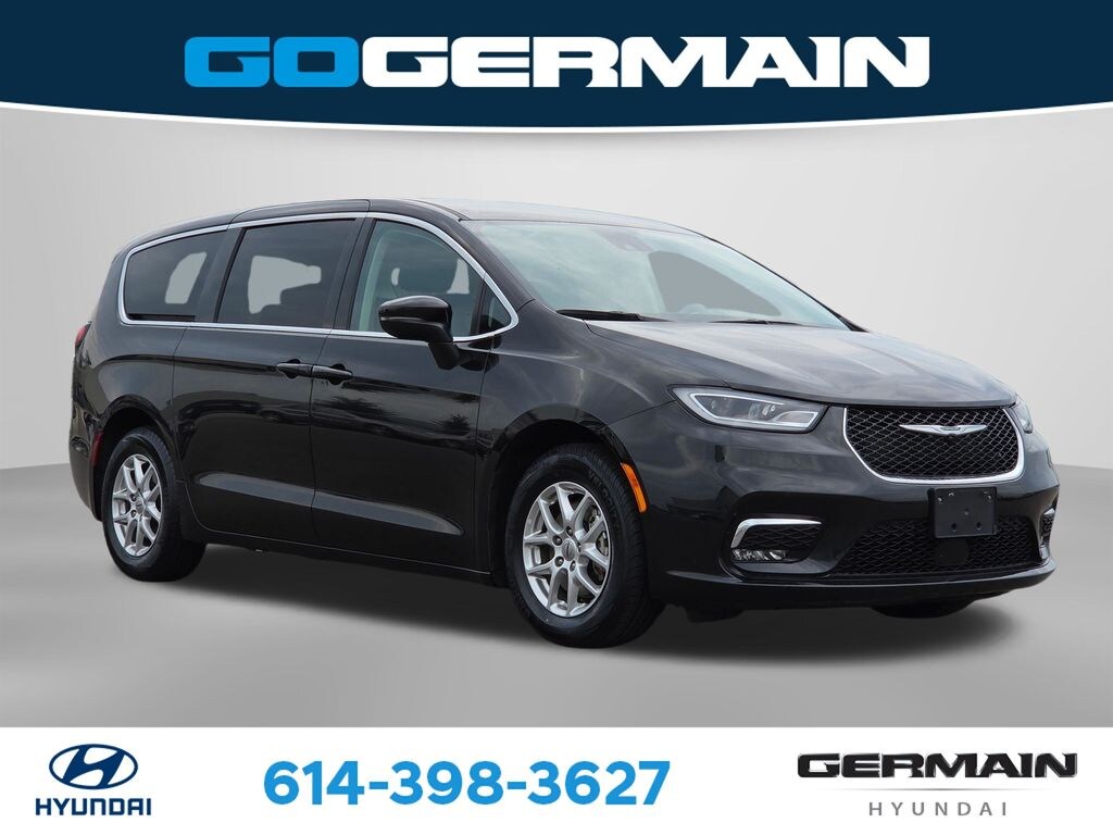 Used 2023 Chrysler Pacifica Touring L Van Passenger Van