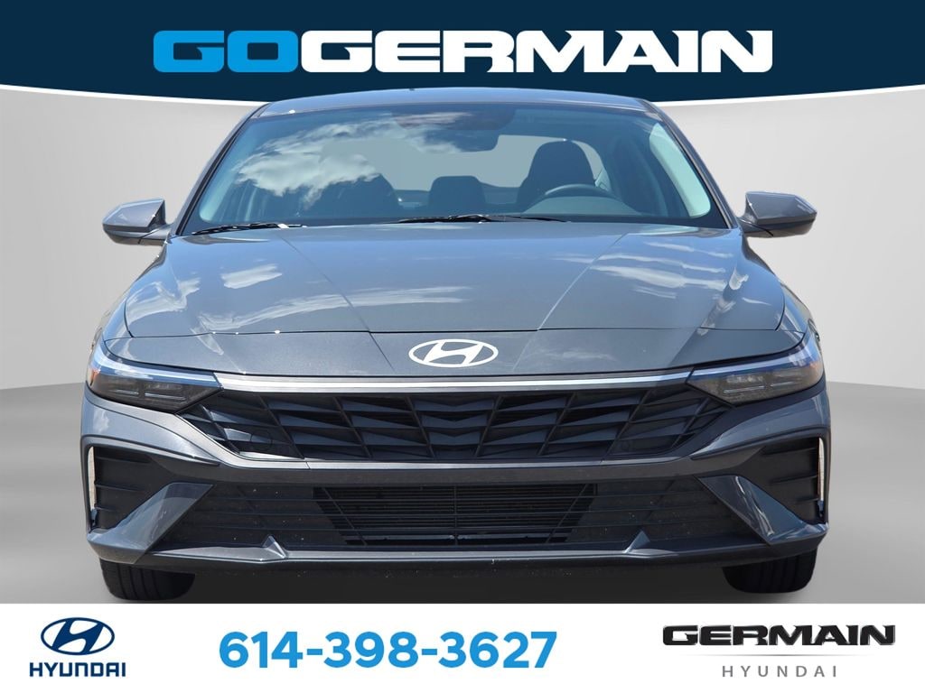 Used 2025 Hyundai Elantra SE Sedan