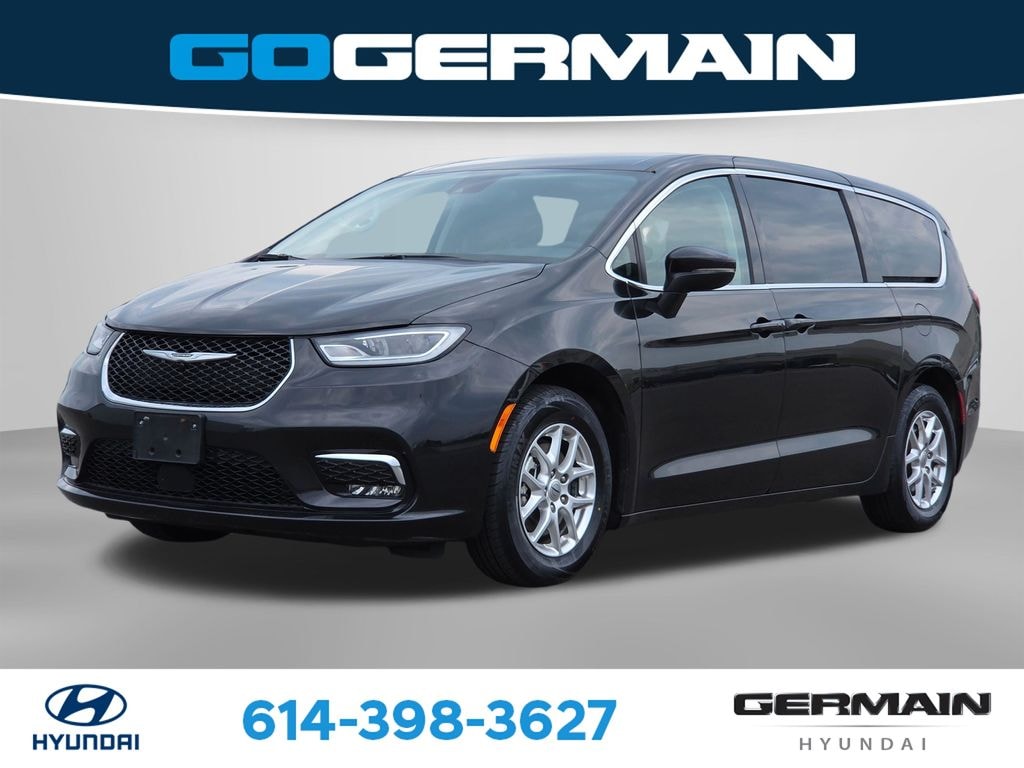 Used 2023 Chrysler Pacifica Touring L Van Passenger Van