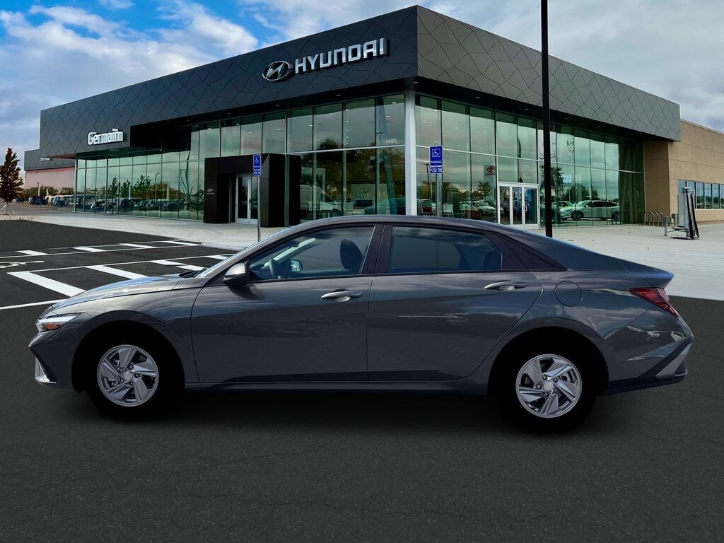 New 2026 Hyundai Elantra SE Sedan