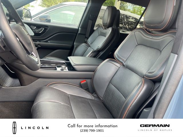 2025 Lincoln Aviator Black Label photo 2