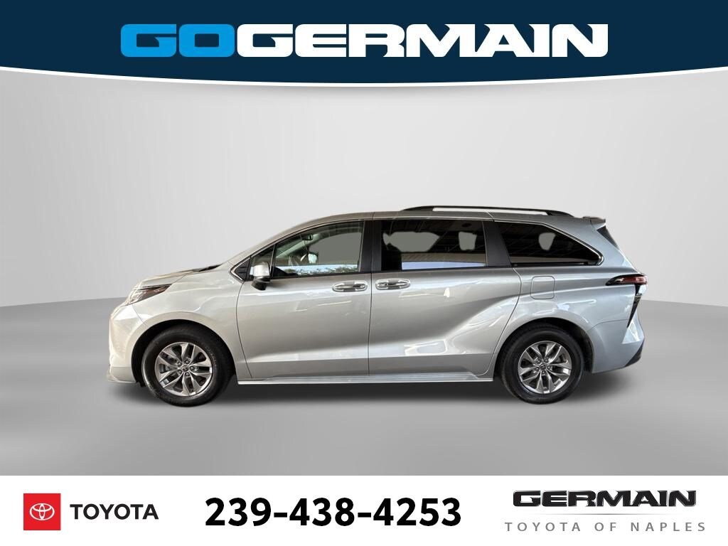 Used 2022 Toyota Sienna XLE Minivan/Van