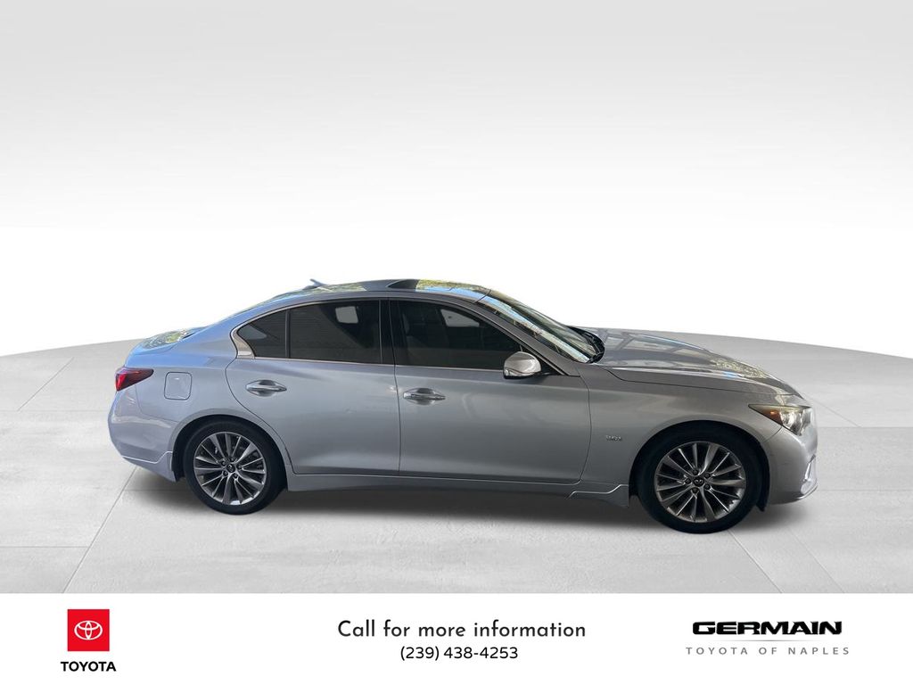 2018 Infiniti Q50 3.0t LUXE photo 2