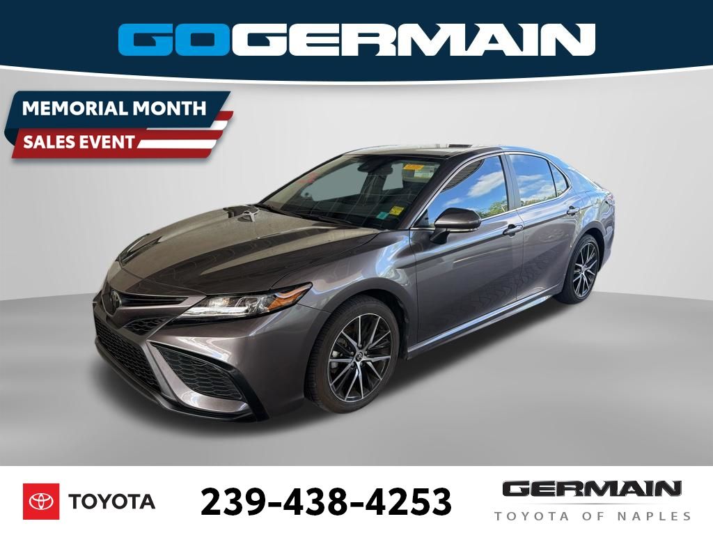 2024 Toyota Camry SE's photo