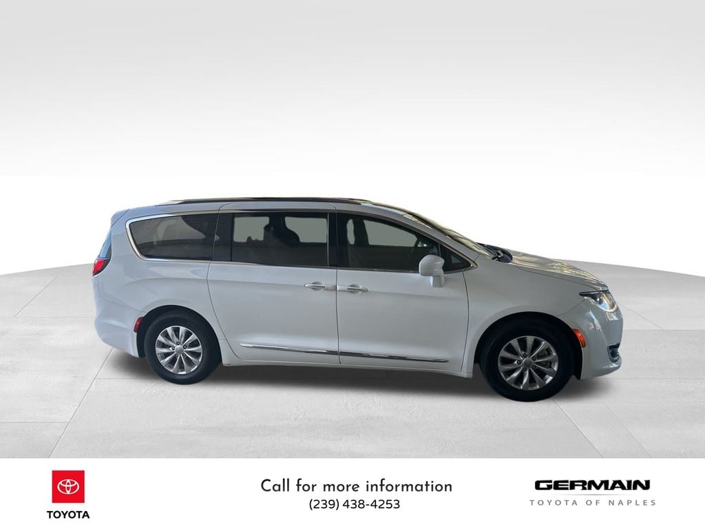 Used 2018 Chrysler Pacifica Touring L Minivan/Van