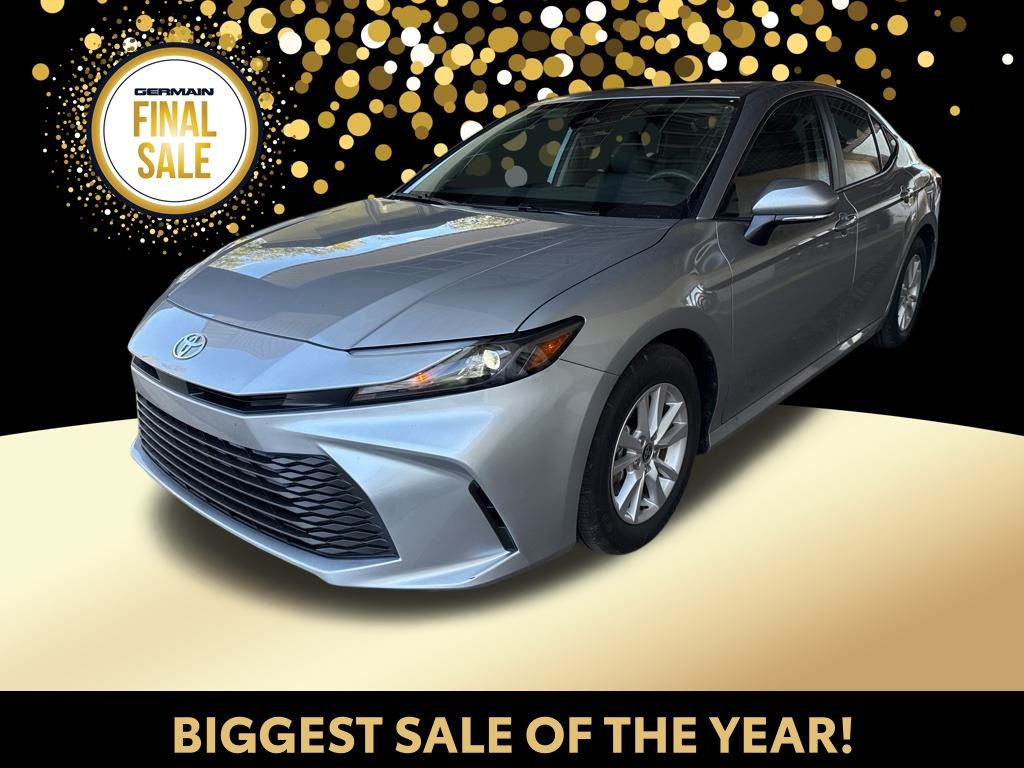 2025 Toyota Camry LE's photo