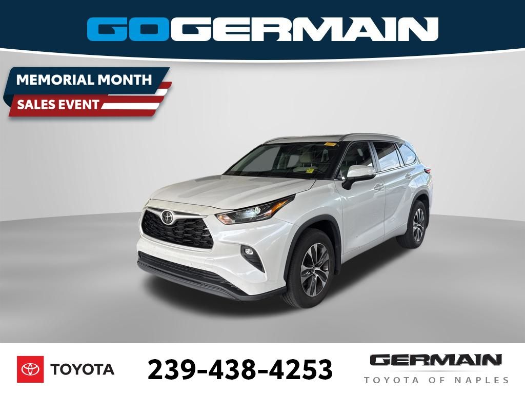2024 Toyota Highlander XLE FWD's photo
