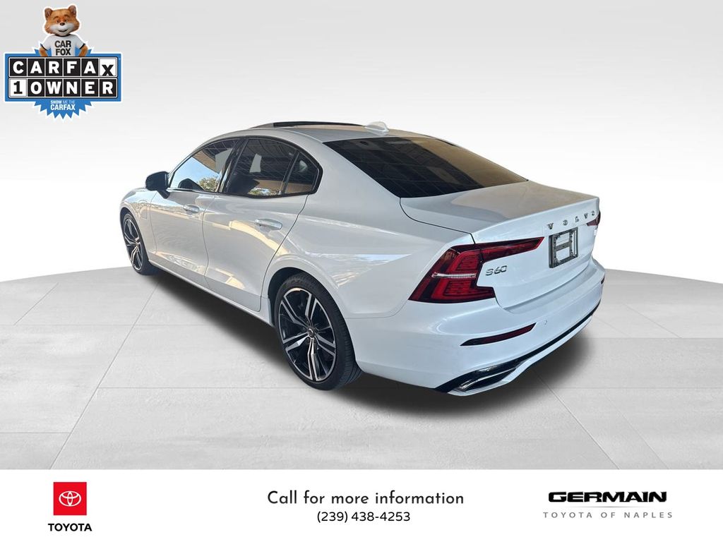 2022 Volvo S60 Recharge T8 R-Design Expression photo 3